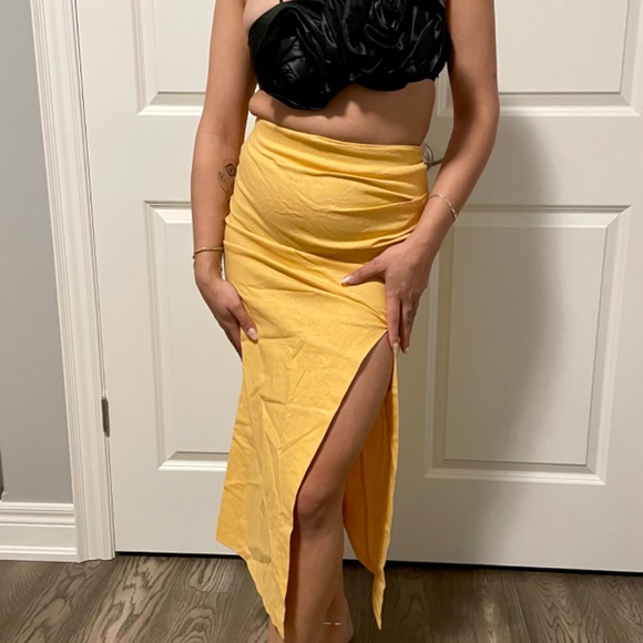 Long Fit Skirt with Slit - Picture 4 of 4
